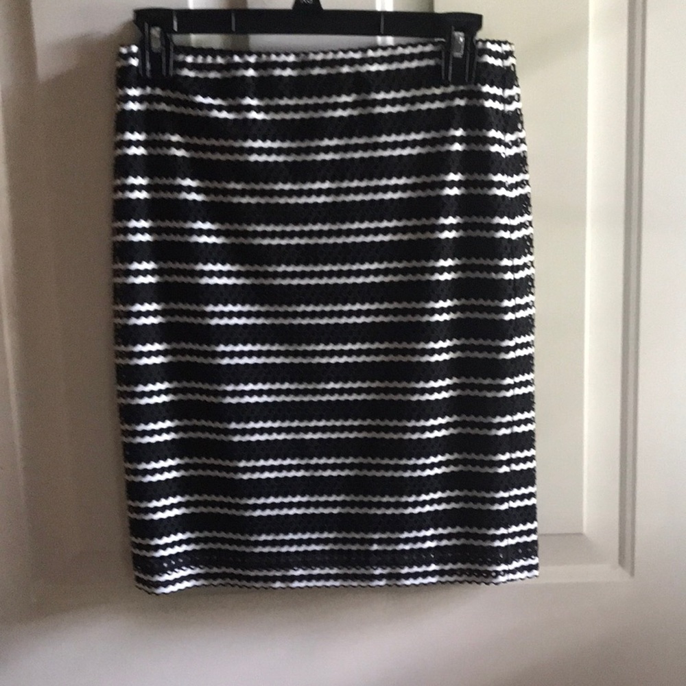 Alfani black & white skirt size 2P.